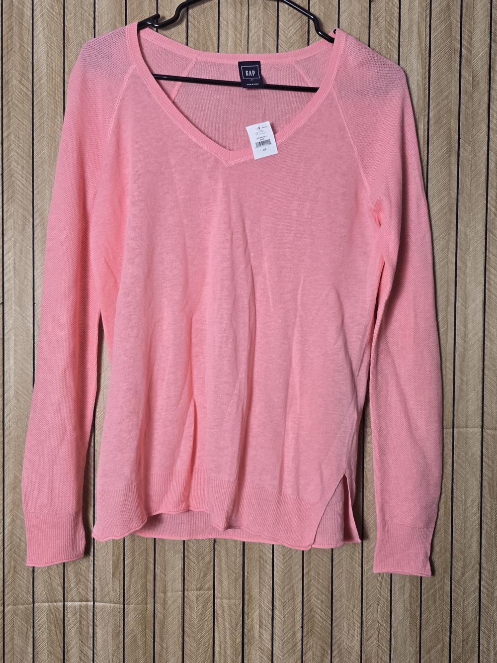 GAP Women’s V-Neck Pullover Sweater - Coral Pink